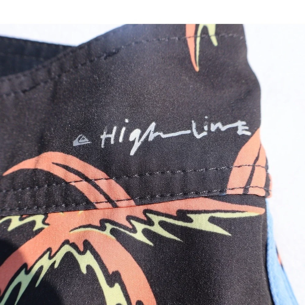 Quiksilver Highline Board Shorts Men's Size 31 Black Floral Barbed Wire Print